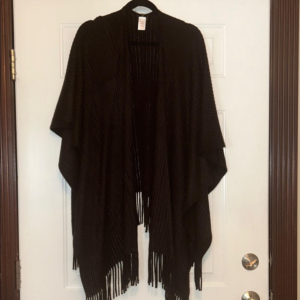 Poncho Knit Fringe Black OSFM NWOT Ribbed Classic Timeless Lightweight Wrap